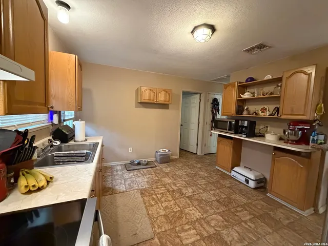 $199,000 | 905 Peach Street, Jourdanton, TX 78026