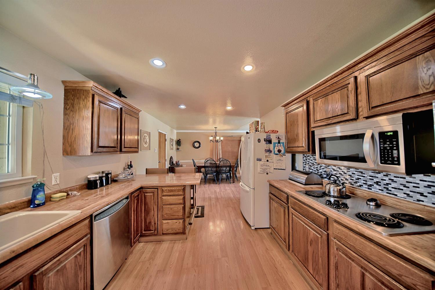 878 Alexander Street Livermore, CA 94550 - Photo 11 of 68