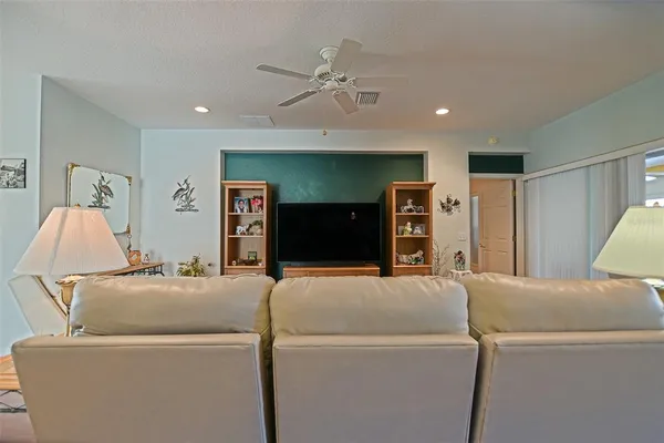$299,900 | 13875 Southeast 94th Avenue, Summerfield, FL 34491