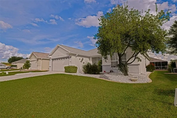 $299,900 | 13875 Southeast 94th Avenue, Summerfield, FL 34491