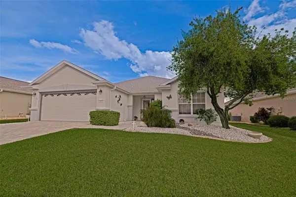 $299,900 | 13875 Southeast 94th Avenue, Summerfield, FL 34491