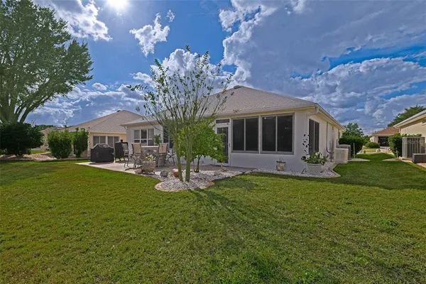 $299,900 | 13875 Southeast 94th Avenue, Summerfield, FL 34491