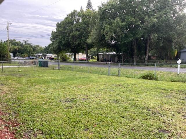 2512 Rolyat Street Fort Pierce, FL 34947 - Photo 3 of 26 front yard