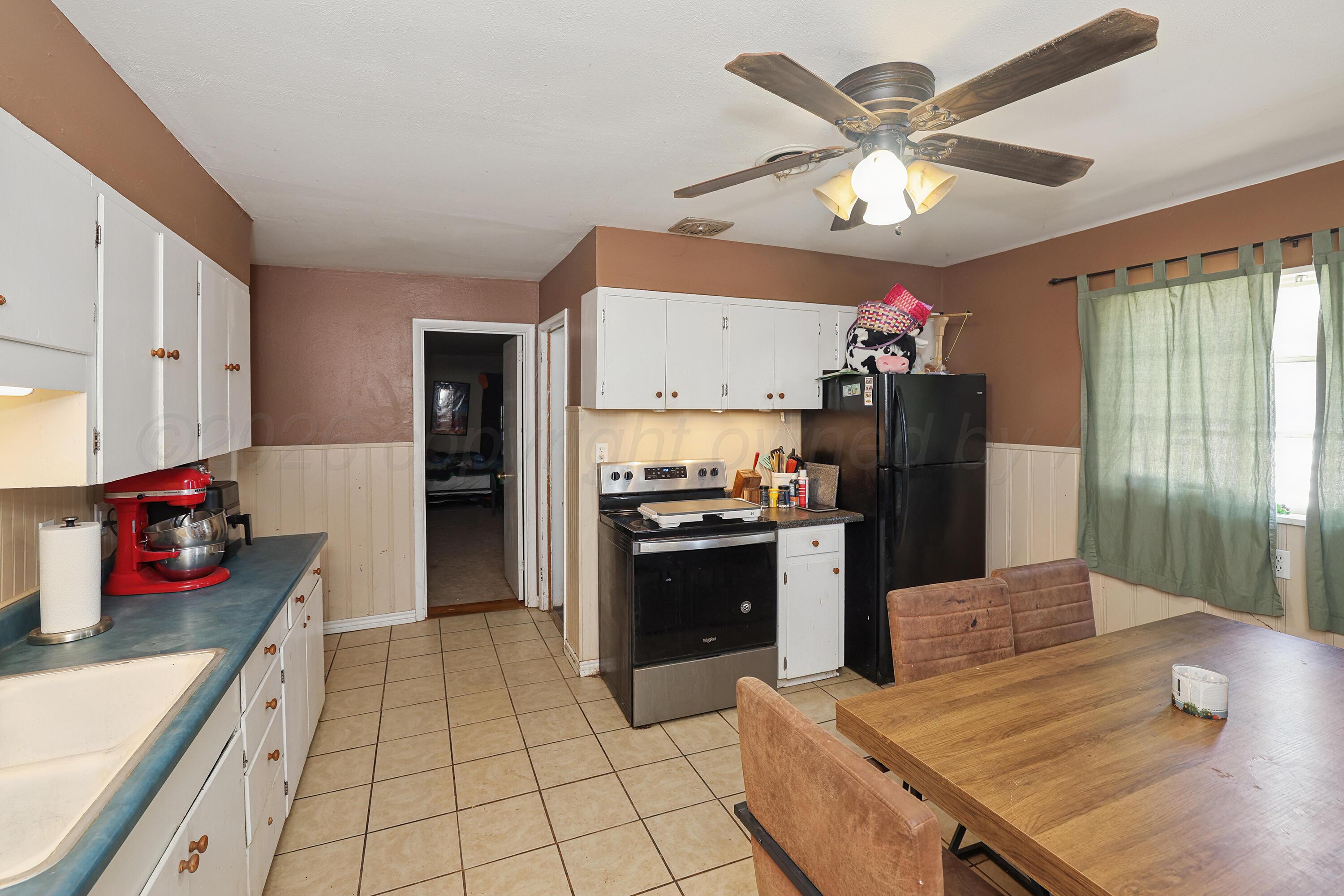 4119 Crockett Street Amarillo, TX 79110 - Photo 9 of 26 9-Kitchen