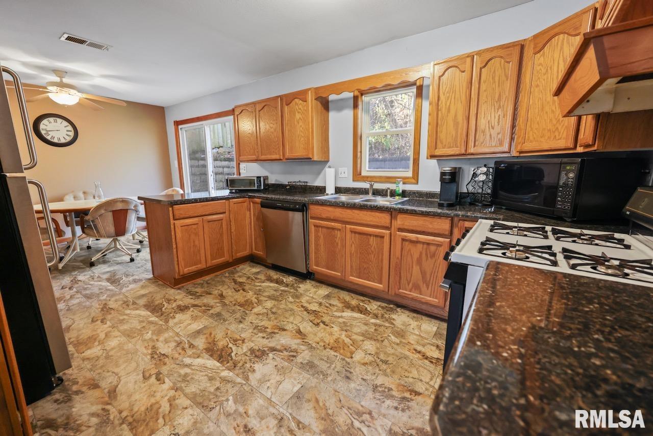 5807 North Koerner Road Peoria, IL 61615 - Photo 11 of 19 Gallery Image 11