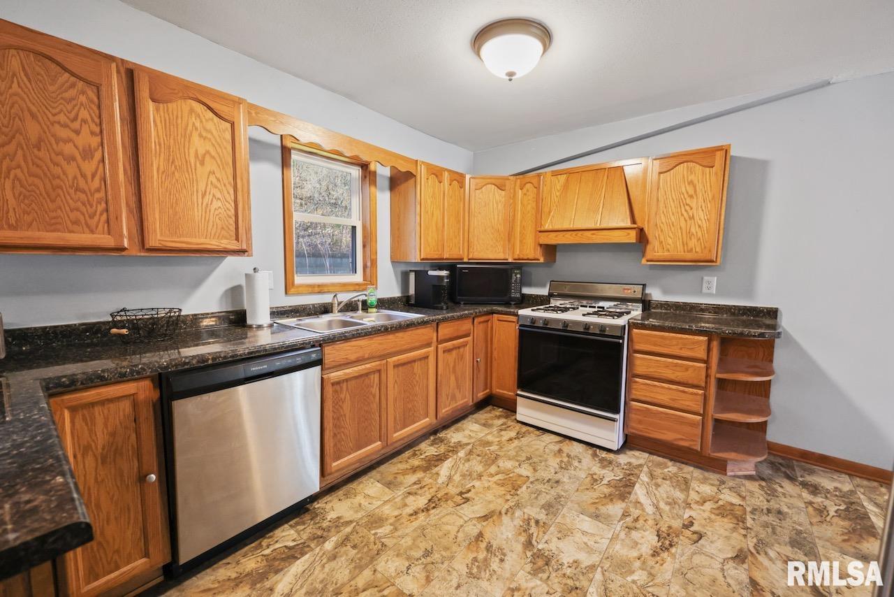 5807 North Koerner Road Peoria, IL 61615 - Photo 9 of 19 Gallery Image 9