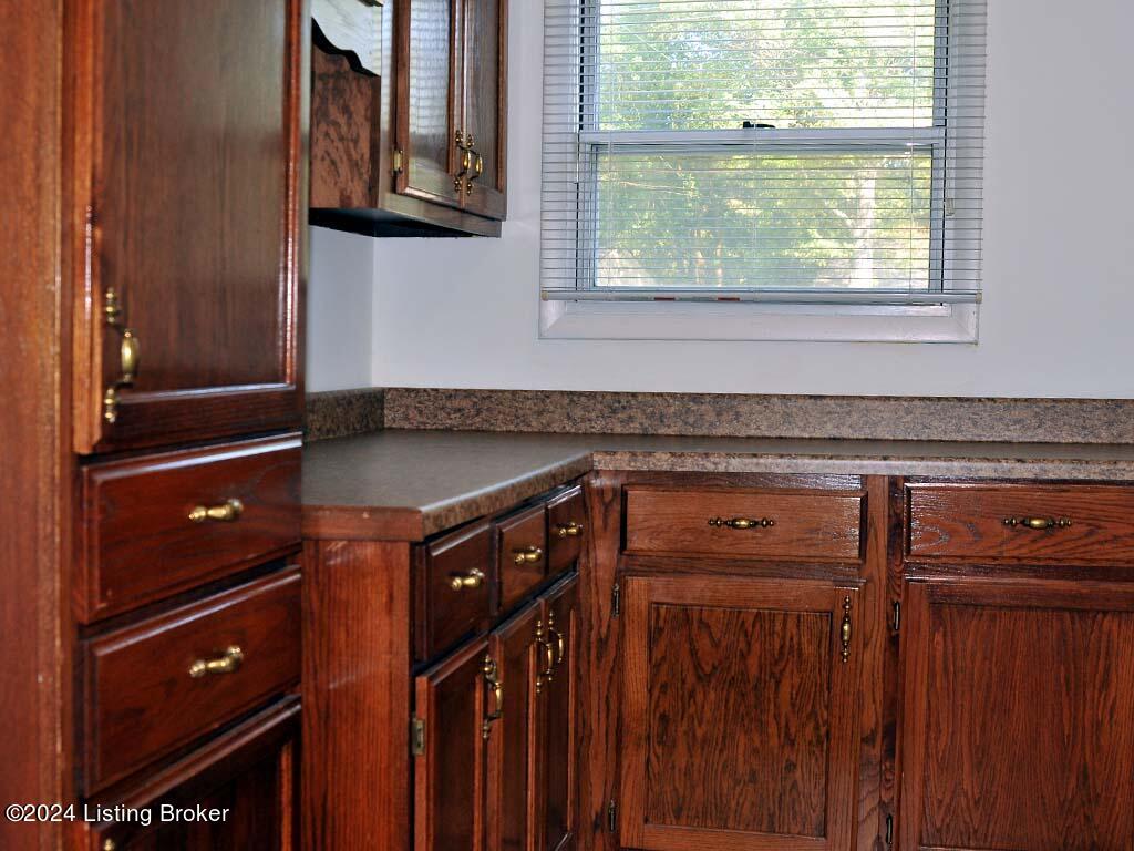 4701 Palma Road Louisville, KY 40272 - Photo 12 of 37 59