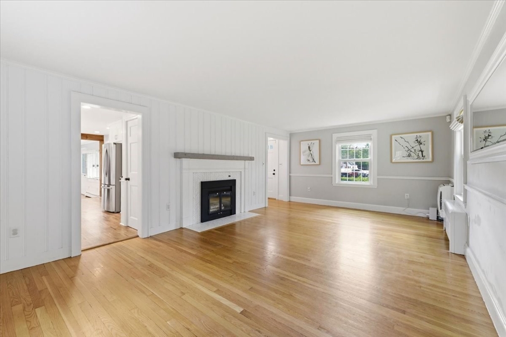 560 Common Street Walpole, MA 02081 - Photo 9 of 42 Gallery Image 9