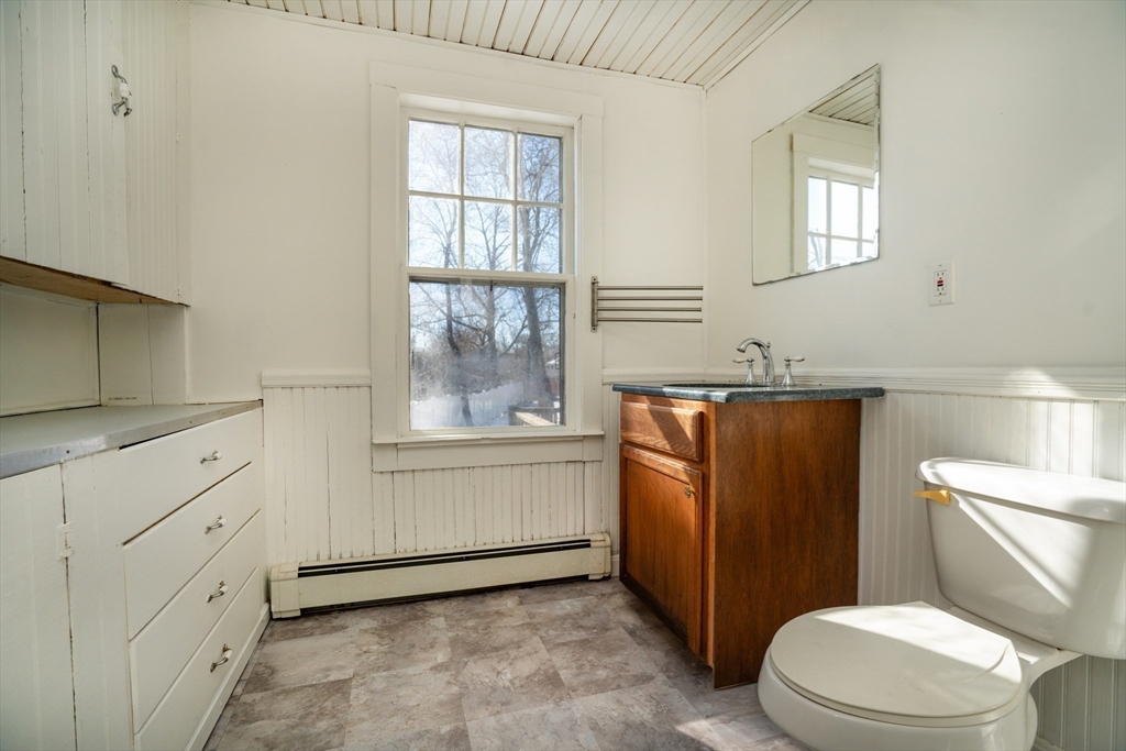 224 Elm Street Amesbury, MA 01913 - Photo 13 of 34