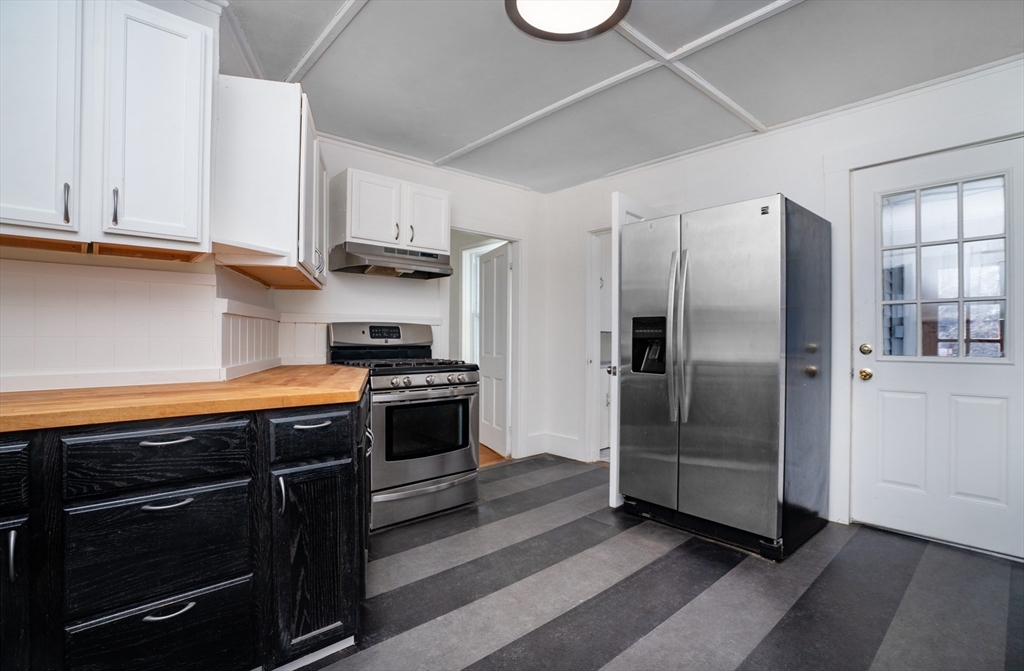 224 Elm Street Amesbury, MA 01913 - Photo 2 of 34