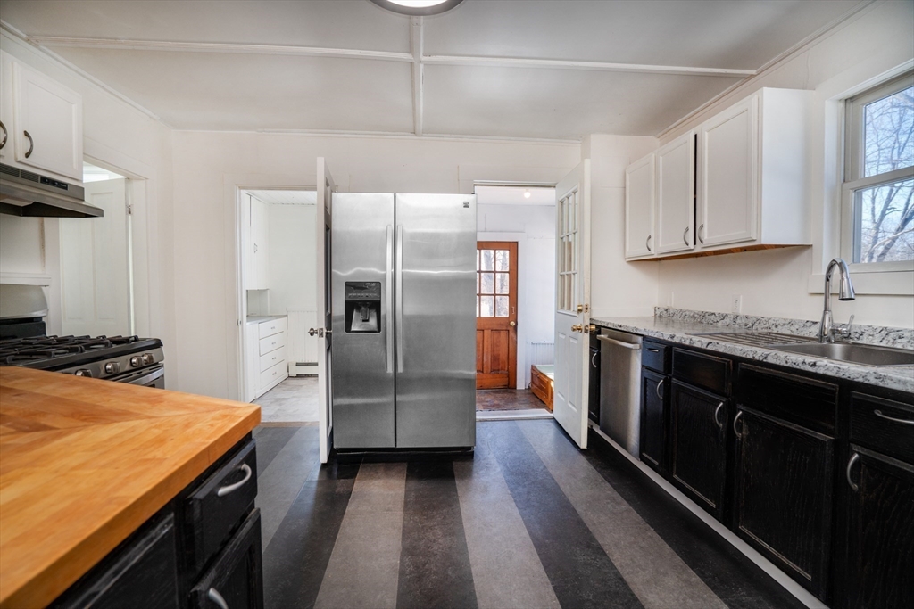 224 Elm Street Amesbury, MA 01913 - Photo 3 of 34