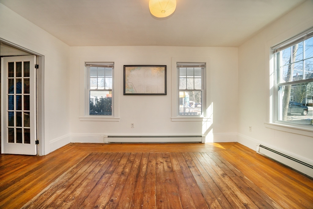 224 Elm Street Amesbury, MA 01913 - Photo 9 of 34