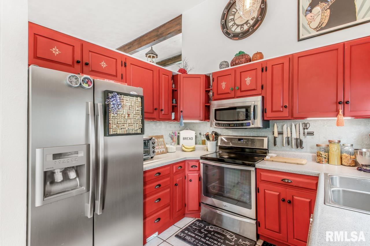 6524 North Post Oak Road Peoria, IL 61615 - Photo 15 of 38 Gallery Image 15