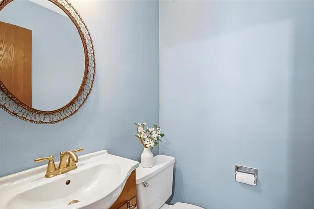 $284,900 | 27W229 Providence Lane, Winfield, IL 60190