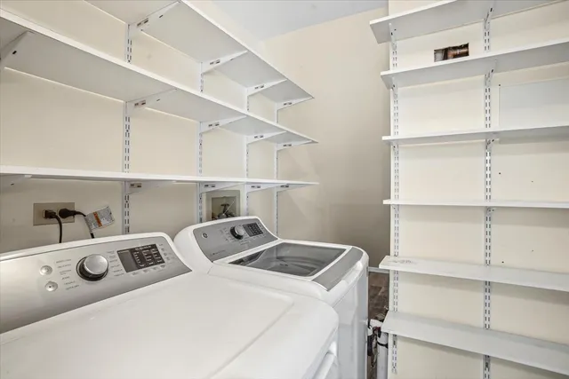 $284,900 | 27W229 Providence Lane, Winfield, IL 60190