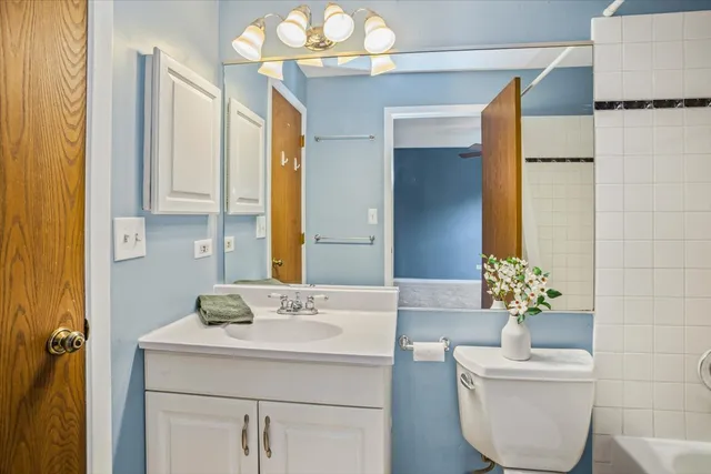 $284,900 | 27W229 Providence Lane, Winfield, IL 60190