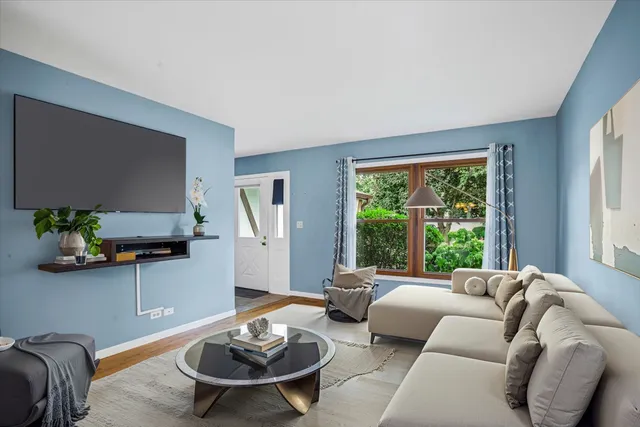 $284,900 | 27W229 Providence Lane, Winfield, IL 60190