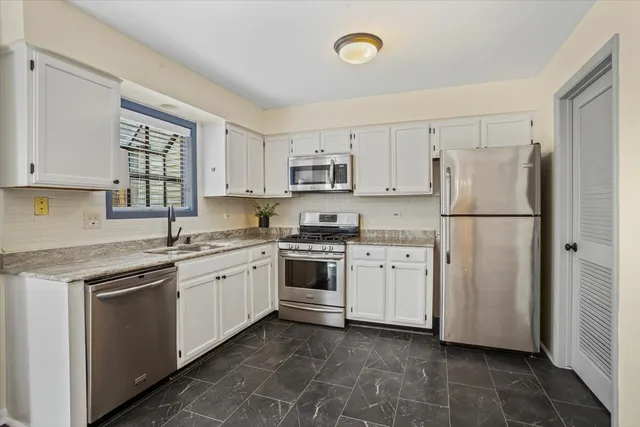 $284,900 | 27W229 Providence Lane, Winfield, IL 60190