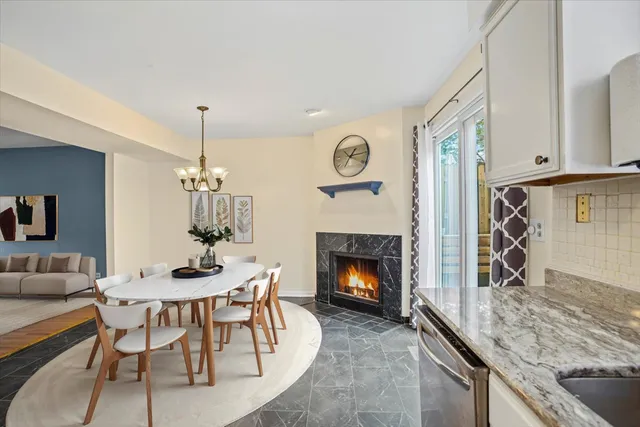 $284,900 | 27W229 Providence Lane, Winfield, IL 60190