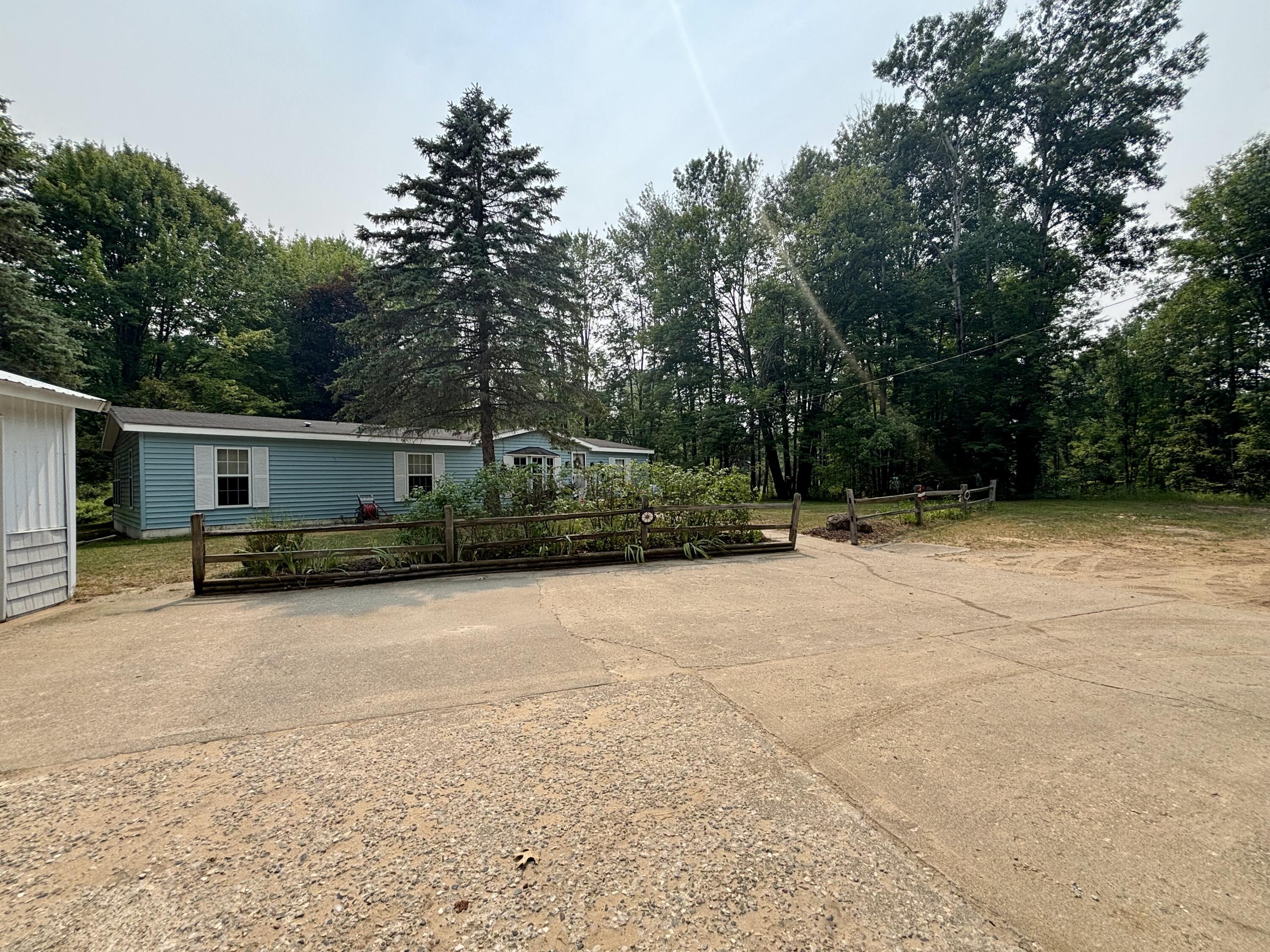 8464 15 Mile Road Paris, MI 49338 - Photo 2 of 33 IMG_3903