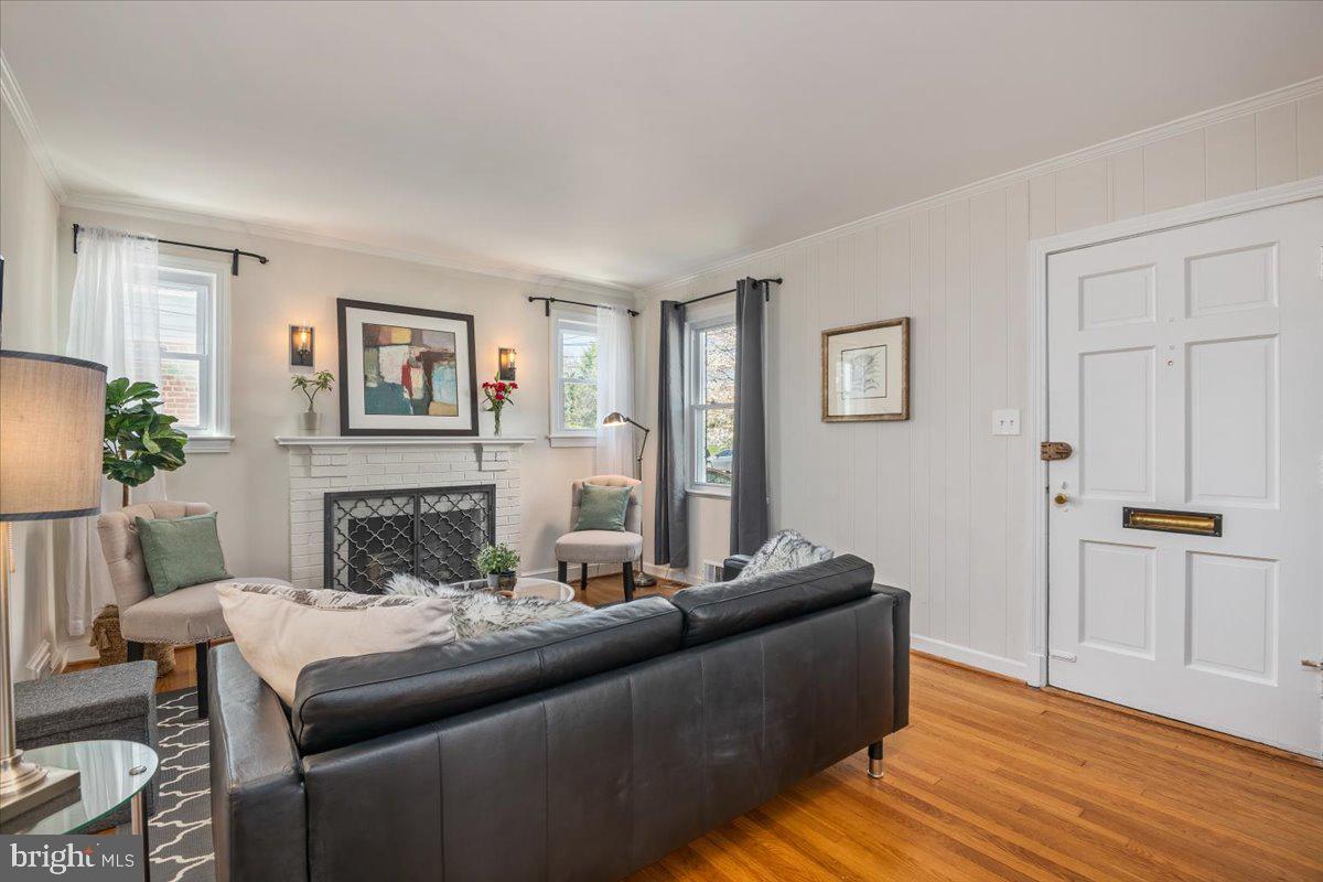 10151 Sutherland Road Silver Spring, MD 20901 - Photo 4 of 46