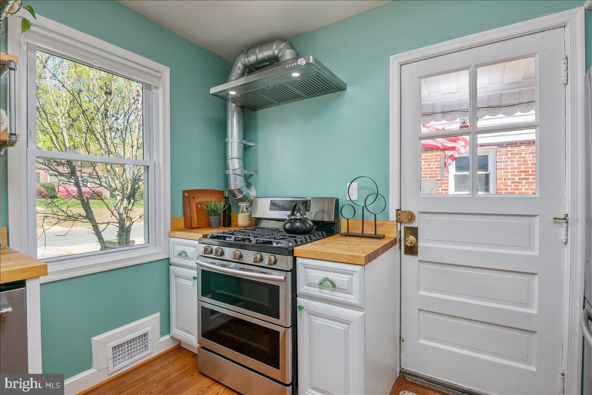 10151 Sutherland Road Silver Spring, MD 20901 - Photo 8 of 46