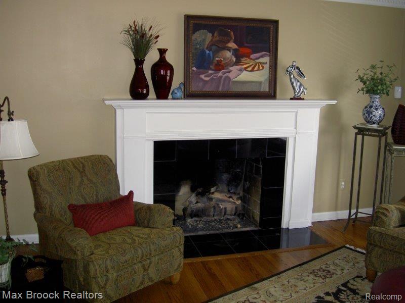 3593 Cumberland Road Berkley, MI 48072 - Photo 4 of 28 Living room fireplace