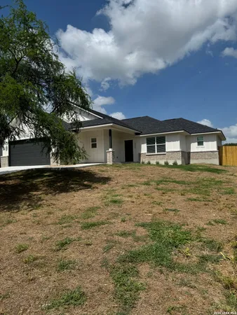$309,900 | 2000 Owens Avenue, Three Rivers, TX 78071