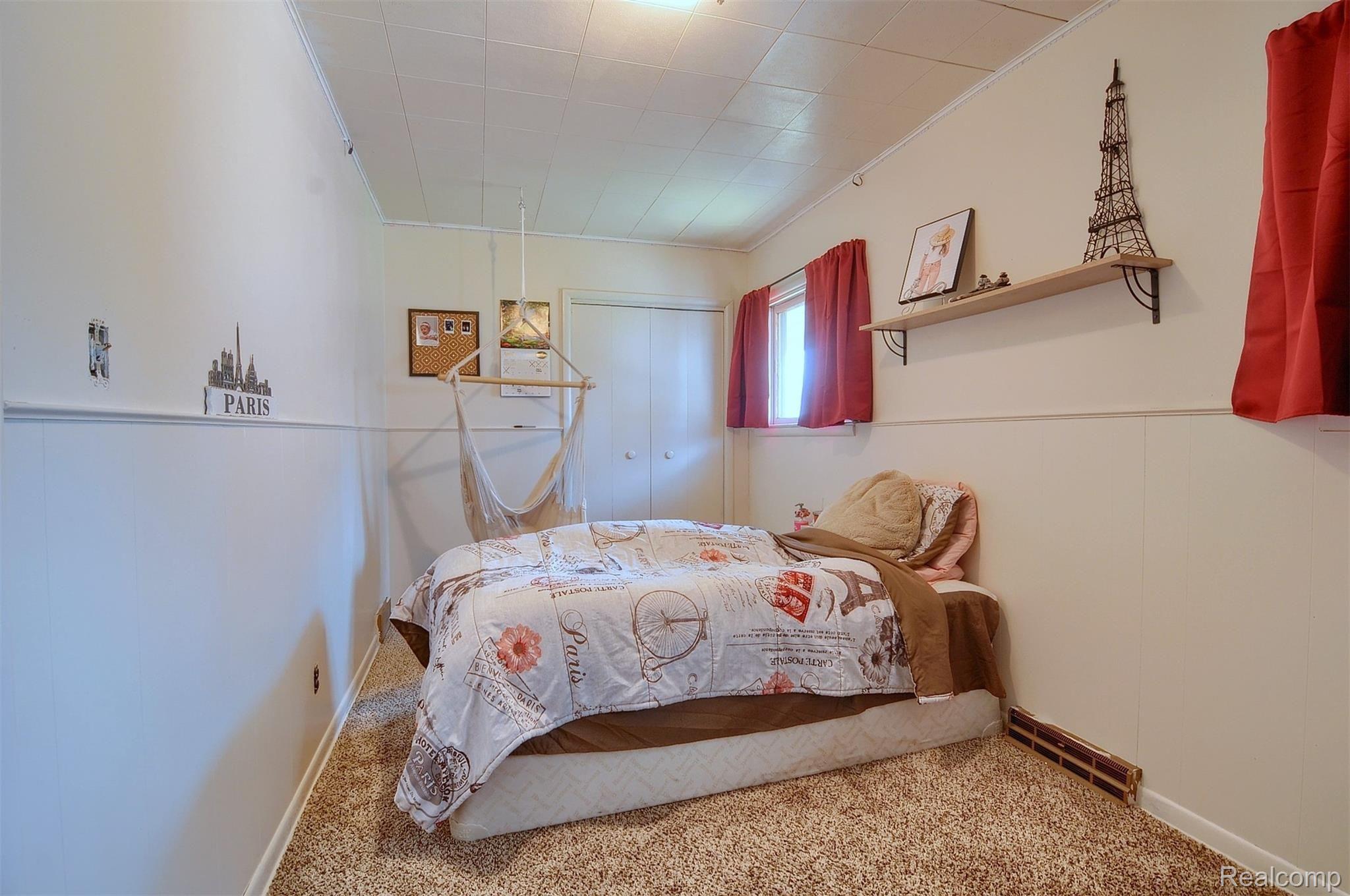 4330 South Center Road Burton, MI 48519 - Photo 12 of 17 15-3rd Bedroom.jpg