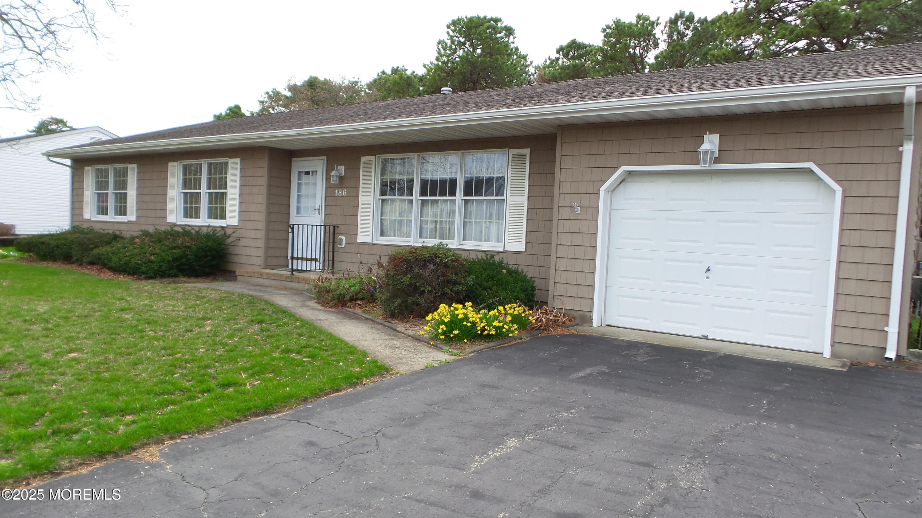 186 Cherry Quay Road Brick, NJ 08723 - Photo 2 of 20 a front view of a house with garden