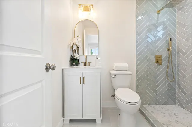 $899,000 | 10621 Helendale Avenue, Tujunga, CA 91042