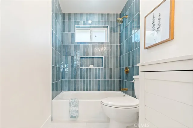 $899,000 | 10621 Helendale Avenue, Tujunga, CA 91042