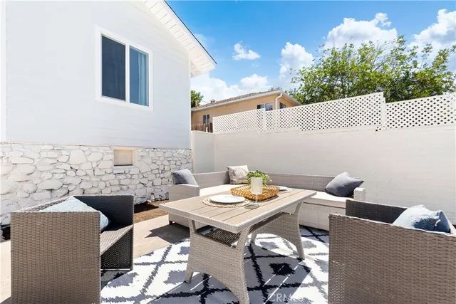 $899,000 | 10621 Helendale Avenue, Tujunga, CA 91042