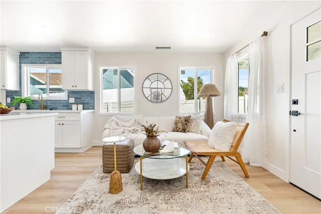 $899,000 | 10621 Helendale Avenue, Tujunga, CA 91042