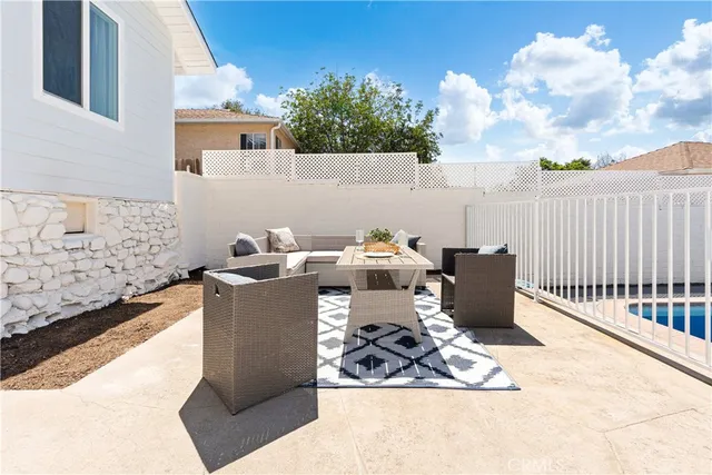 $899,000 | 10621 Helendale Avenue, Tujunga, CA 91042