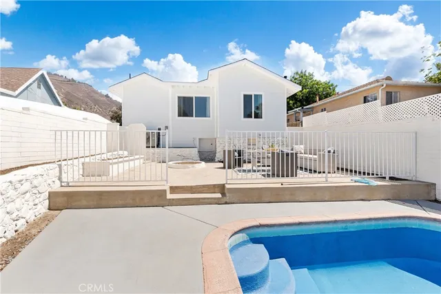 $899,000 | 10621 Helendale Avenue, Tujunga, CA 91042