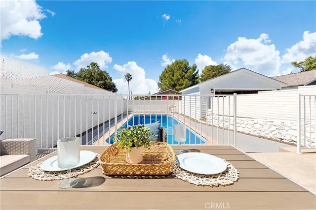 $899,000 | 10621 Helendale Avenue, Tujunga, CA 91042