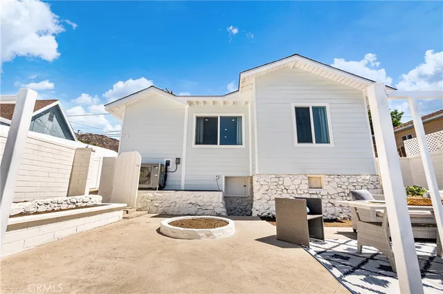 $899,000 | 10621 Helendale Avenue, Tujunga, CA 91042