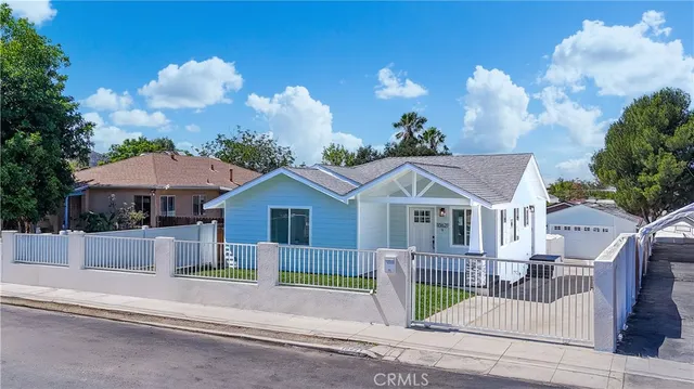 $899,000 | 10621 Helendale Avenue, Tujunga, CA 91042