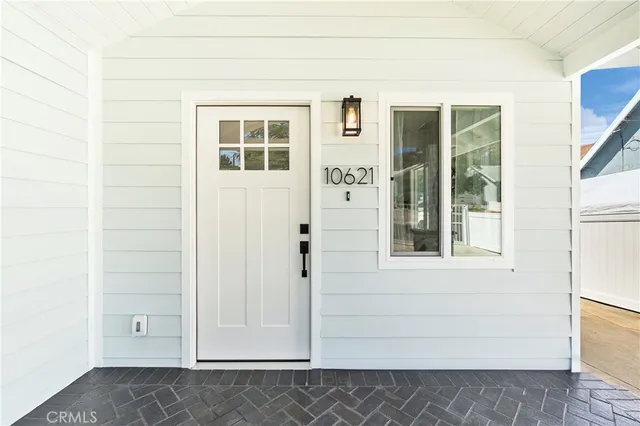 $899,000 | 10621 Helendale Avenue, Tujunga, CA 91042