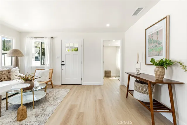 $899,000 | 10621 Helendale Avenue, Tujunga, CA 91042