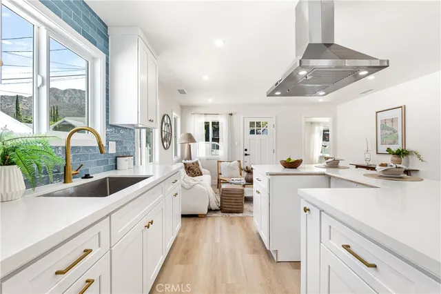 $899,000 | 10621 Helendale Avenue, Tujunga, CA 91042