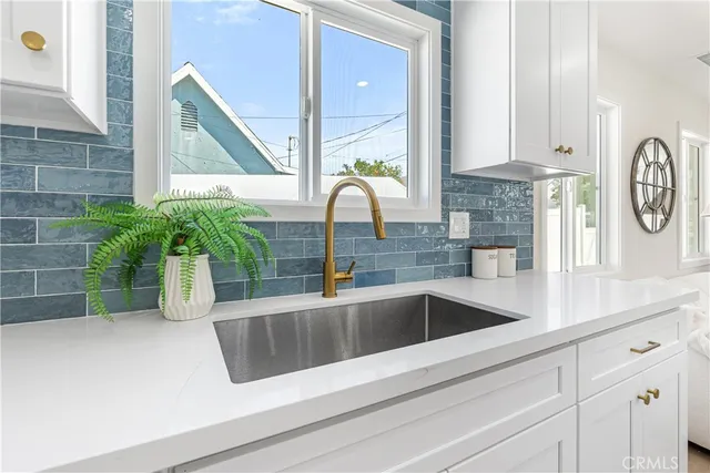 $899,000 | 10621 Helendale Avenue, Tujunga, CA 91042