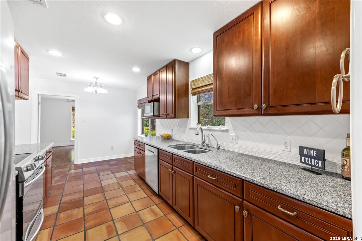 19435 Nottingham Lane Helotes, TX 78023 - Photo 22 of 46