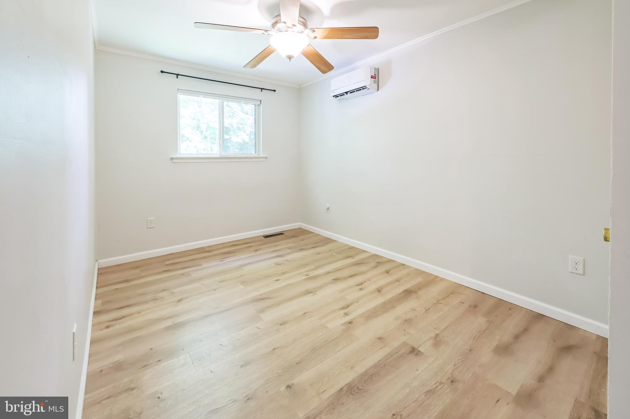 852 Hasting Court Newark, DE 19702 - Photo 22 of 29 an empty room with windows and fan
