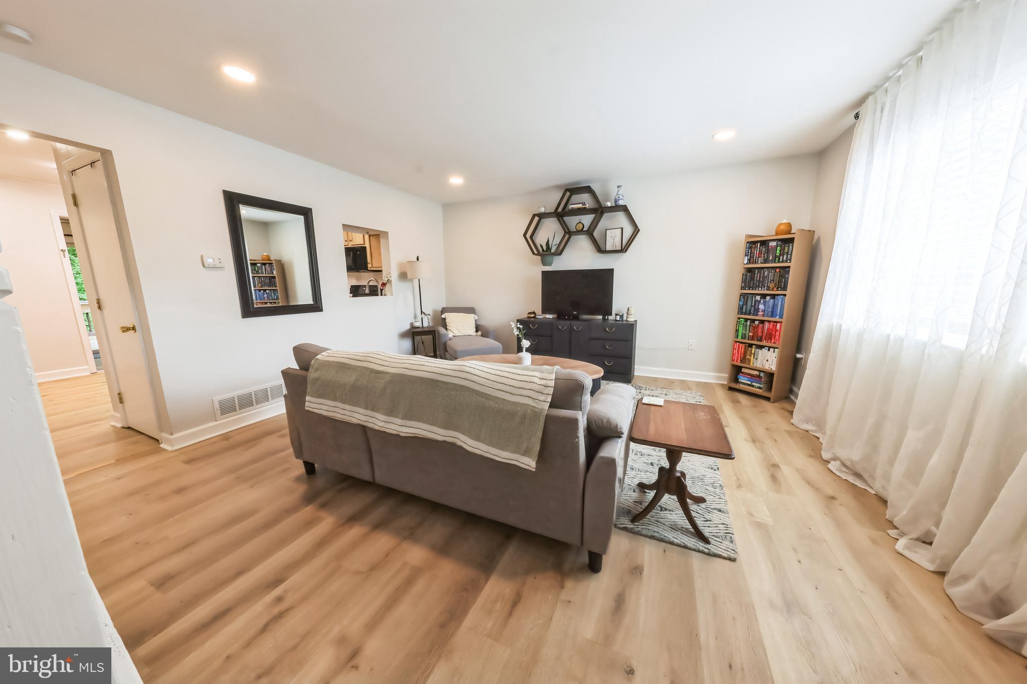 852 Hasting Court Newark, DE 19702 - Photo 6 of 29 a living room with furniture and a wooden floor