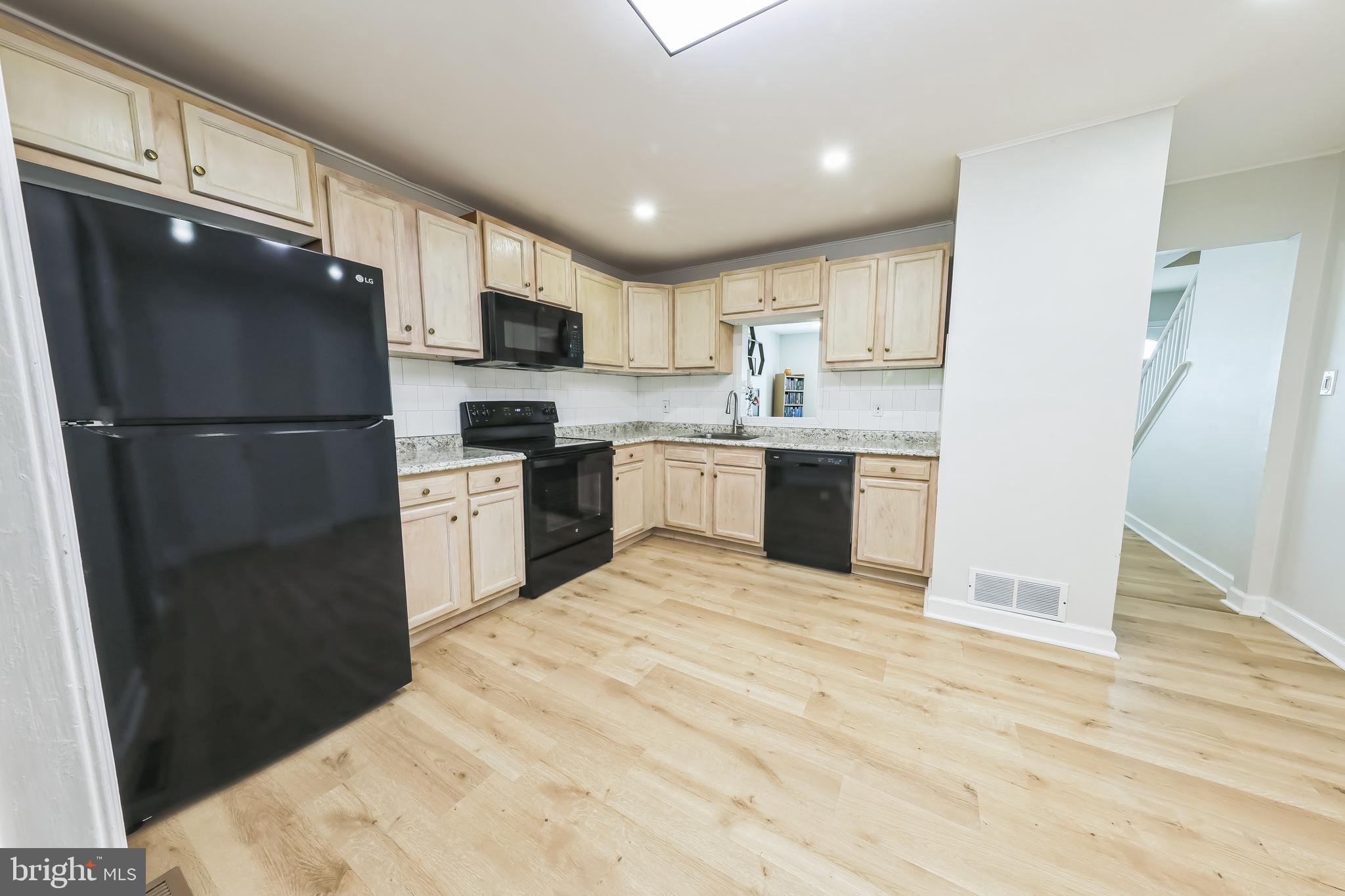 852 Hasting Court Newark, DE 19702 - Photo 8 of 29 a kitchen with stainless steel appliances granite countertop a refrigerator and a sink
