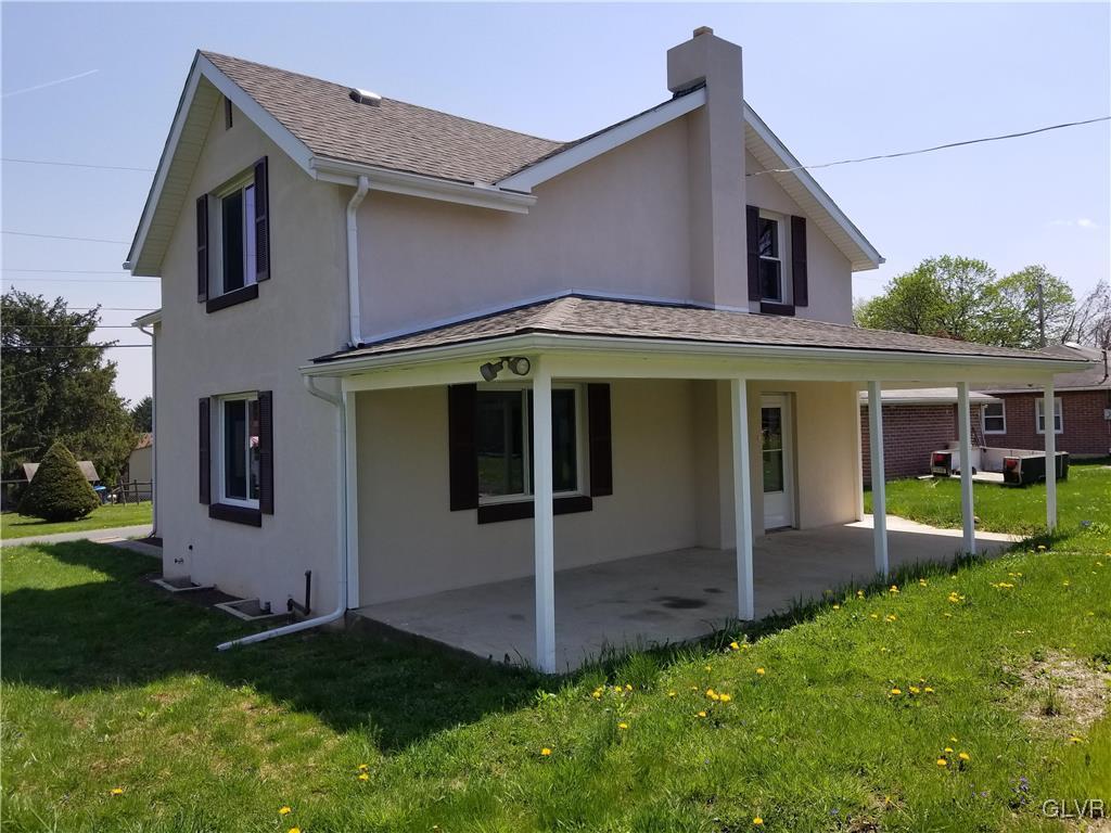 2846 Middletown Road Bethlehem, PA 18020 - Photo 2 of 19 a front view of a house with a yard