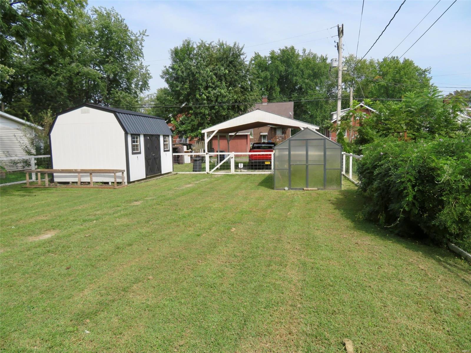 1325 Pine Street Highland, IL 62249 - Photo 3 of 33