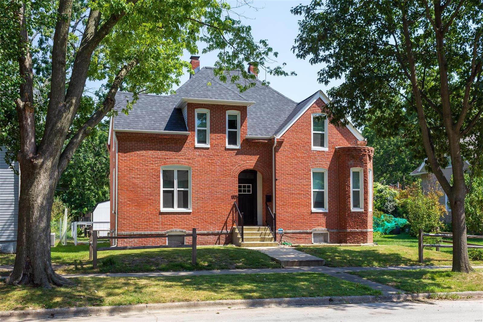 1325 Pine Street Highland, IL 62249 - Photo 5 of 33